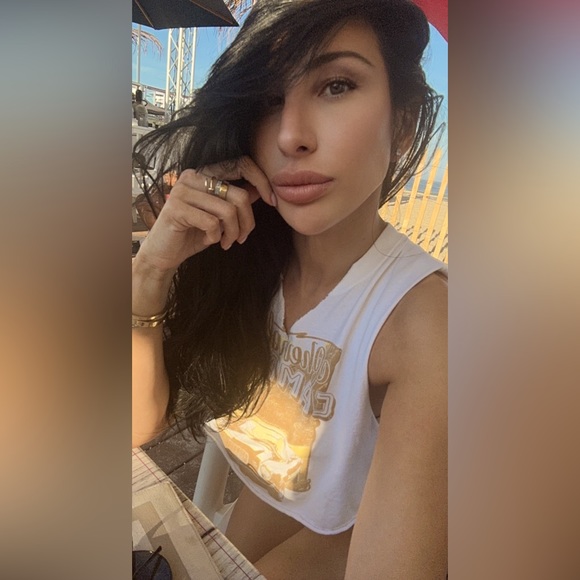 Meet your Posher, Karen - Picture 2 of 2